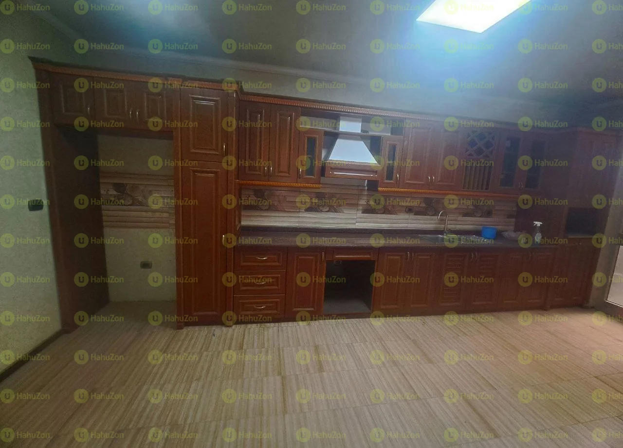 300 ካሬ የሚሸጥ B+G+1 ቤት በአያት