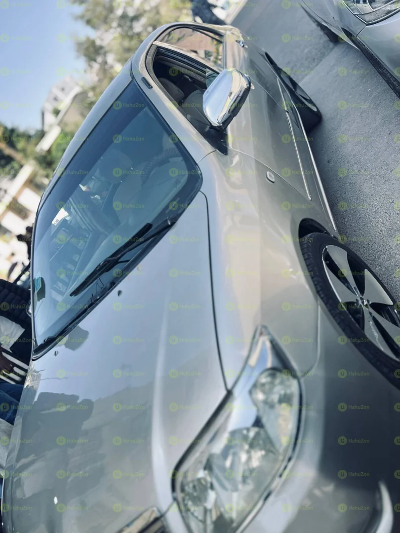 2005 Model-Toyota Corolla