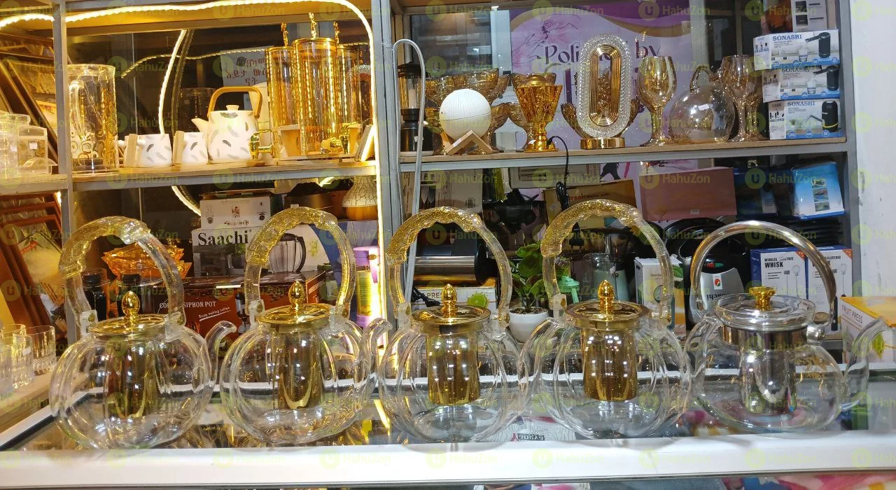 ውብ እና ማራኪ የሚጣድ ጠርሙስ የሆነ የሻይ ማፍያ