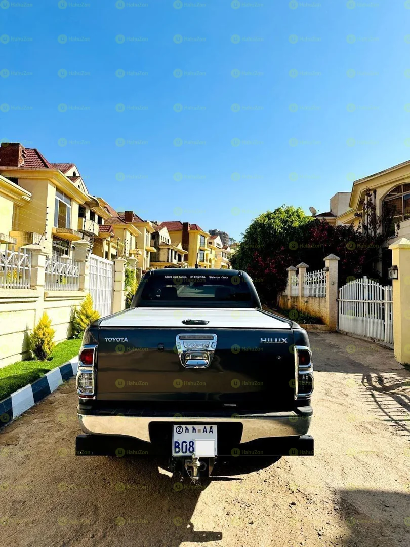 2014 Model-Toyota Hilux