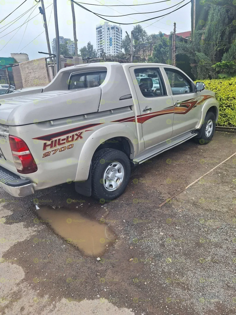 2013 Model-Toyota Hilux