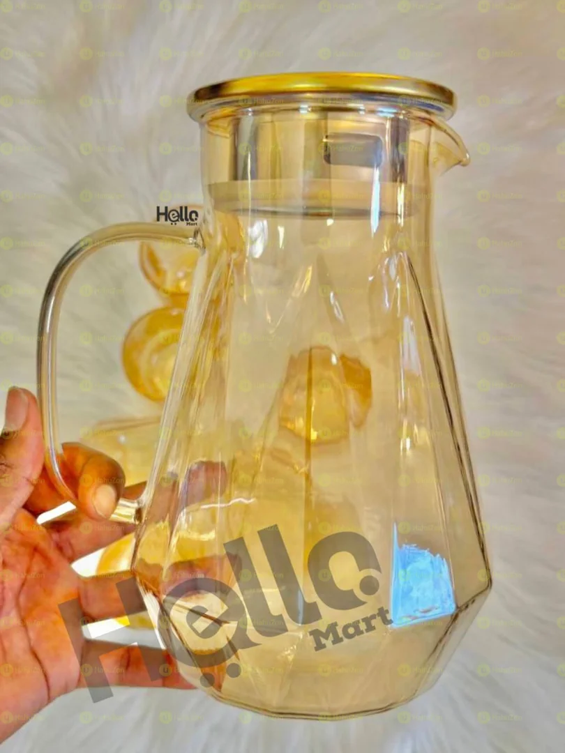 የውሃ እንዲሁም ፈሳሽ መጠጦች ማቅረቢያ ጆግ ከነመጠጫው ብርጭቆ