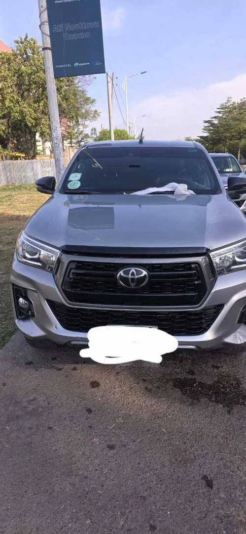 2020 Model-Toyota Hilux Double-Cab