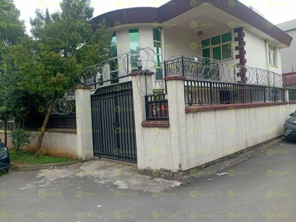 250 ካሬ የሚሸጥ G+1 ቤት በሰሚት