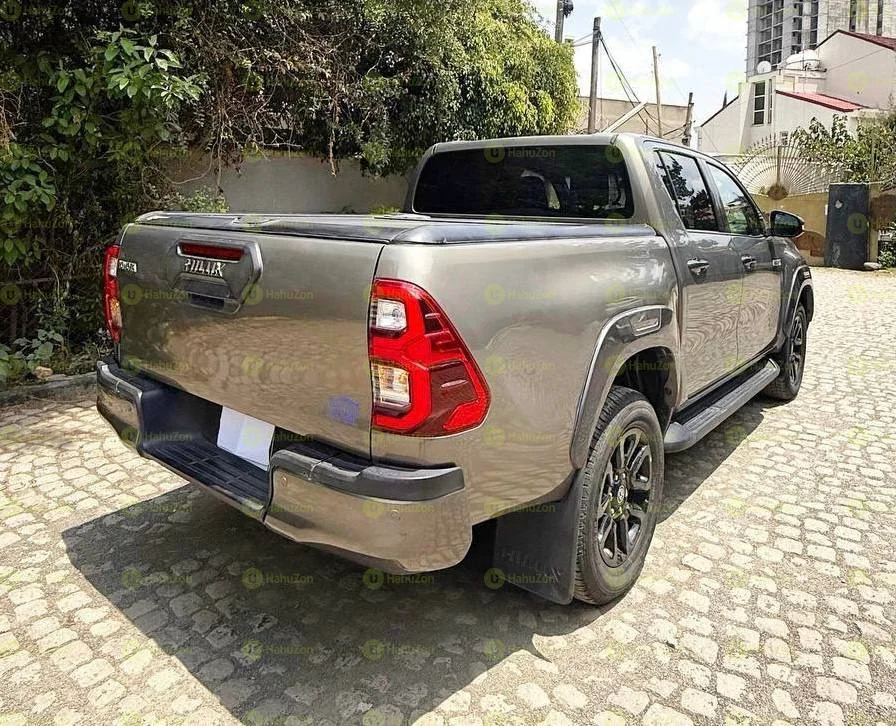 2021 Model-Toyota Hilux Invincible