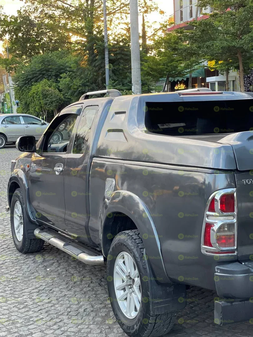 2013 Model-Toyota Hilux King Cab