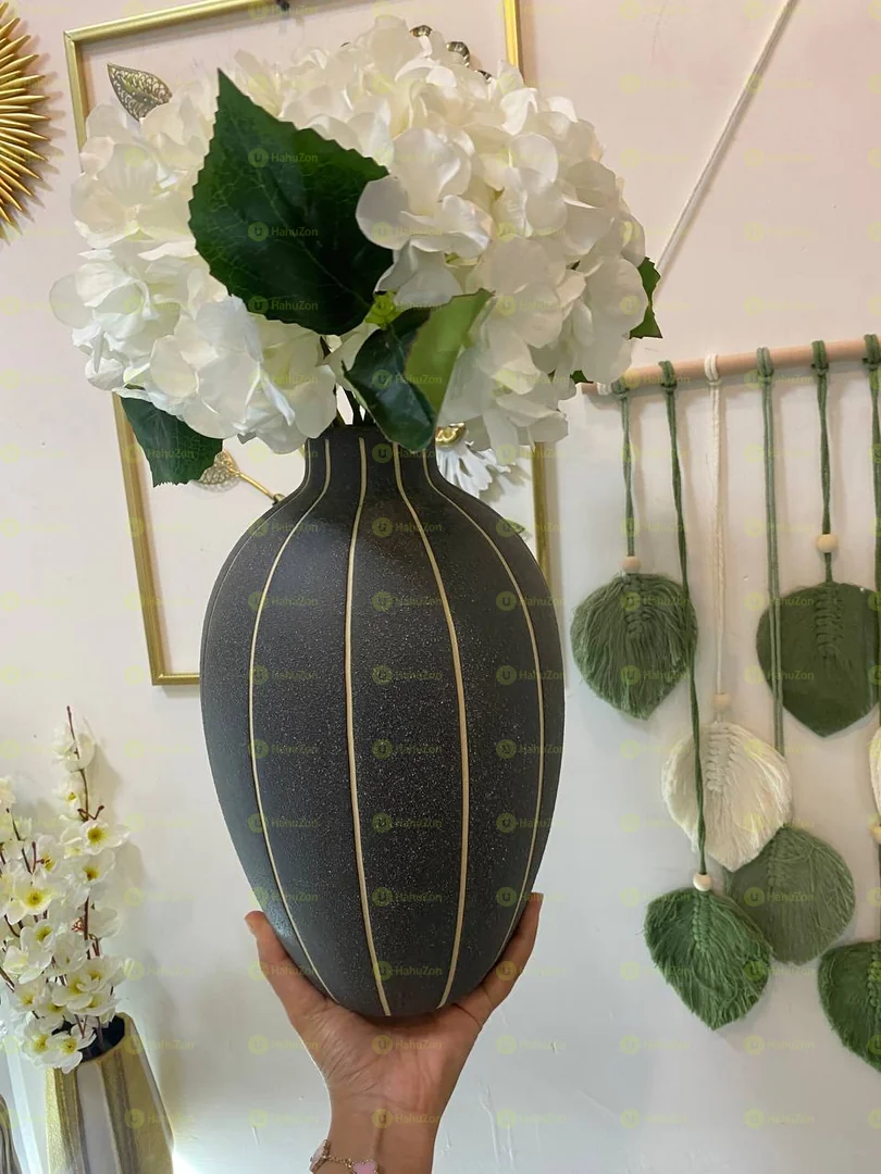 Ceramic Black Vase With Flower