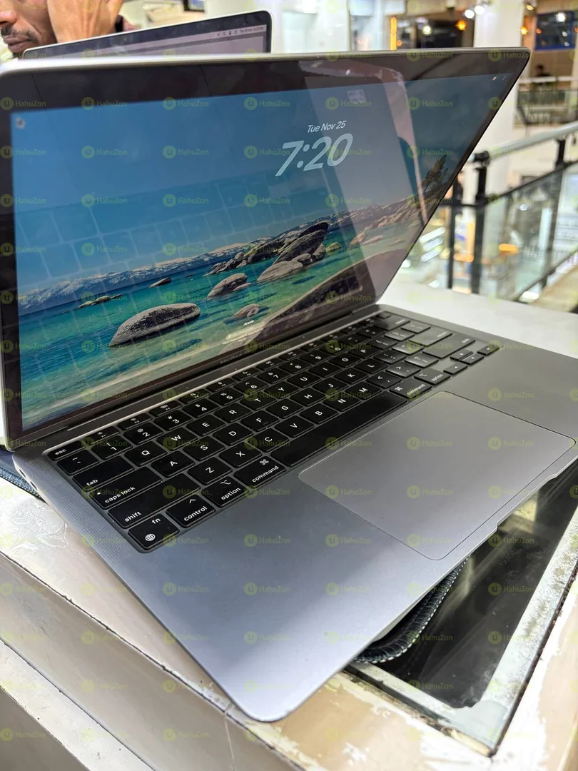 Macbook Air M1 Laptop