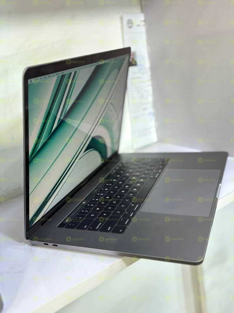 Apple Macbook Pro 2017 Intel Core i7 Laptop