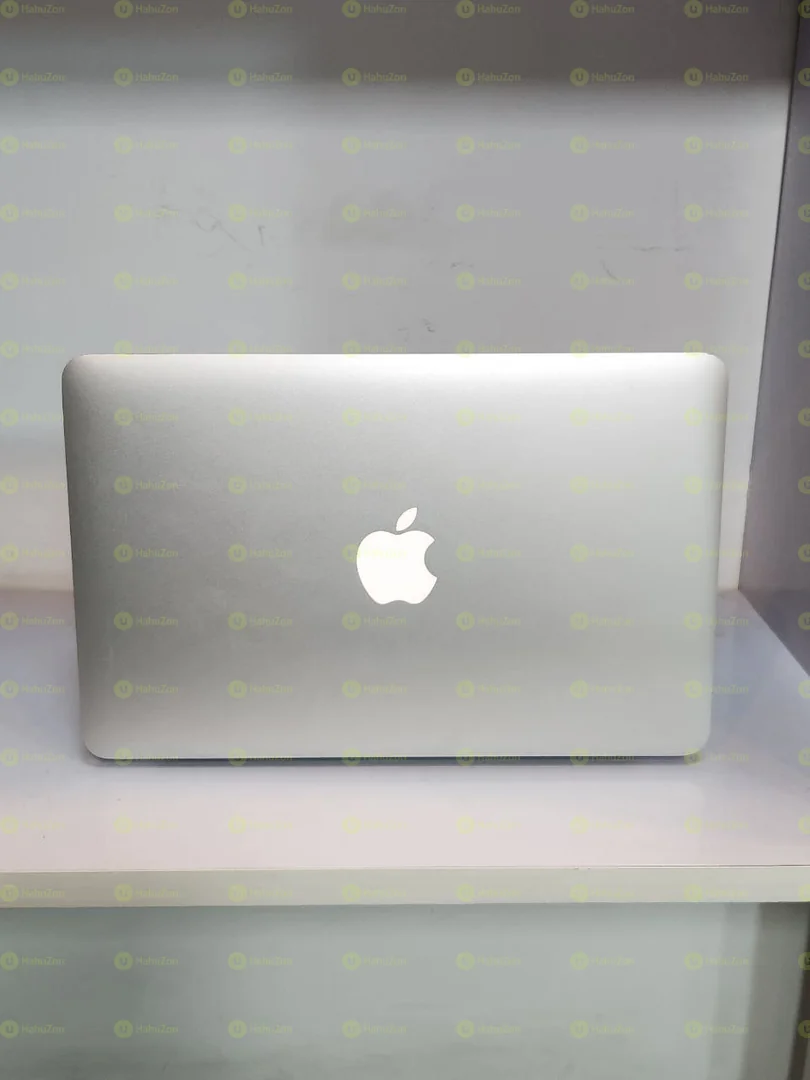 MacBook Air intel Core i5 Laptop