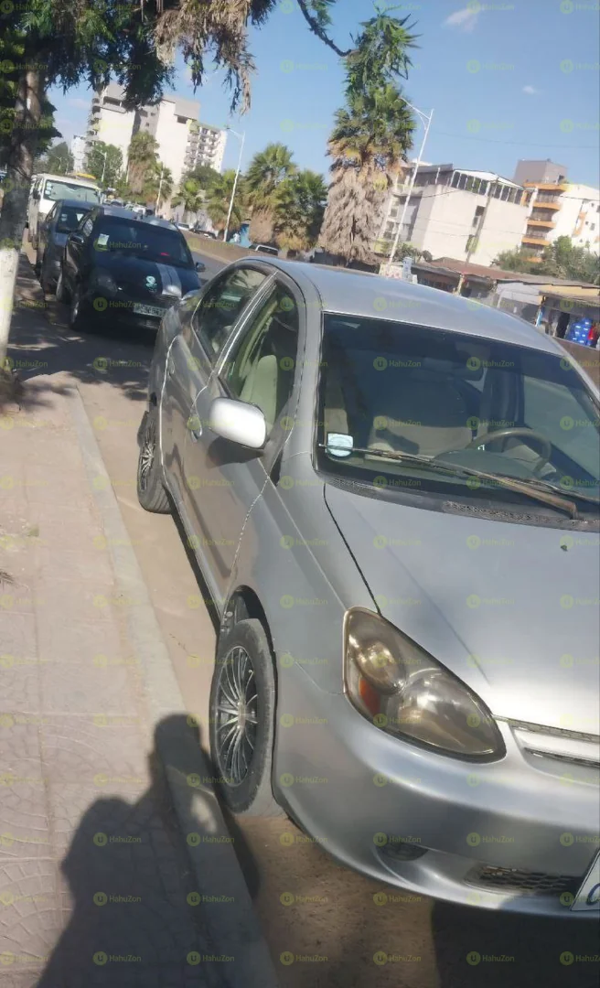 2005 Model-Toyota Platz