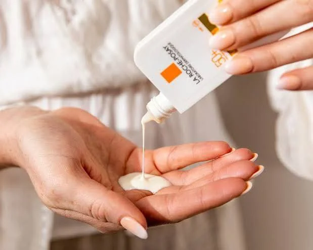 La Roche Posay  Anthelios Invisible Fluid Facial Sunscreen Spf 50+