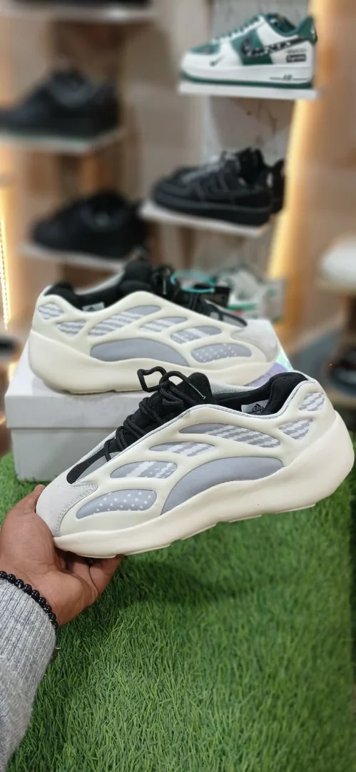 Adidas Eazy 700 Men's Shoes