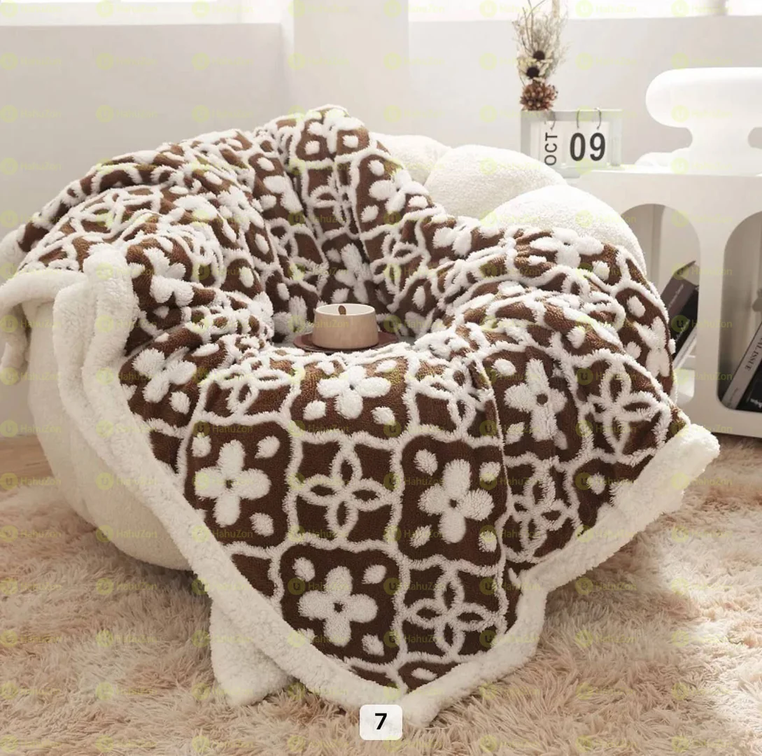 ሶፋ ላይ ቁጭ ሲሉ ትከሻ ላይ ጣል የሚደረግ