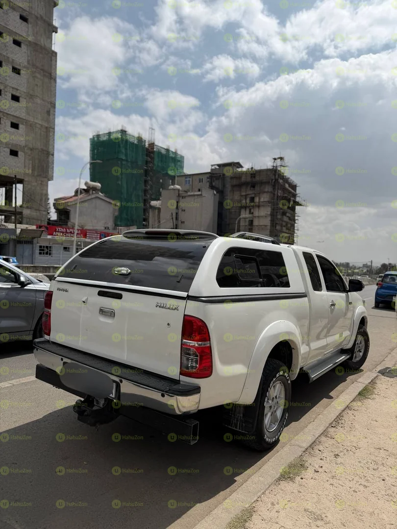 2013 Model-Toyota Hilux Extra Cab