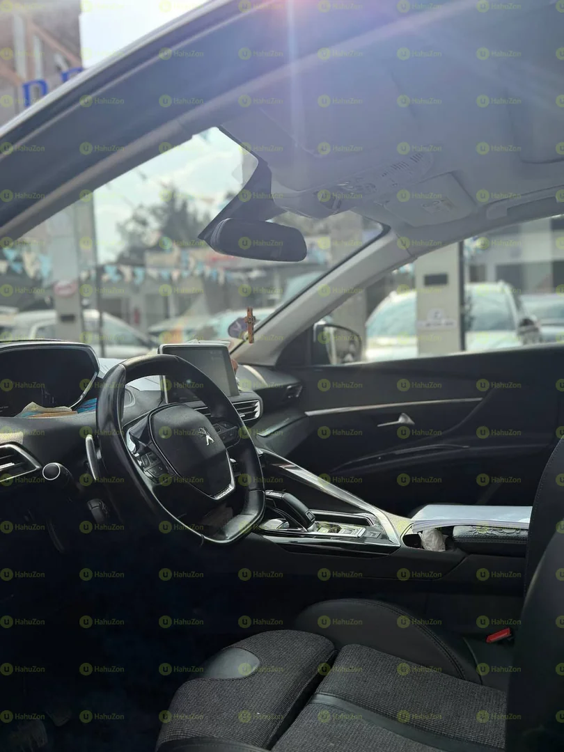 2020 Model-Peugeot 5008