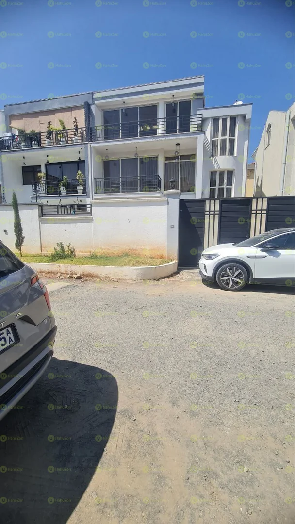 204 ካሬ የሚሸጥ ቤት በአያት