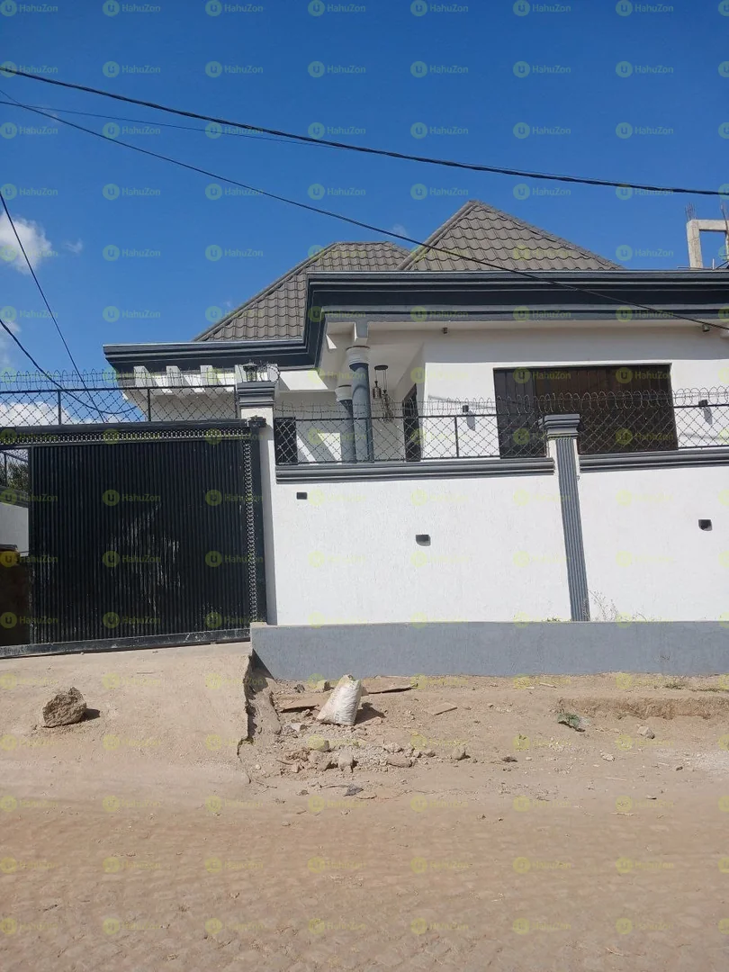 165 ካሬ የሚሸጥ ቤት በአያት