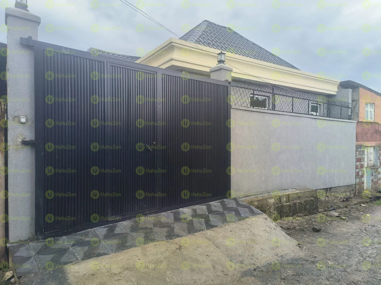 140 ካሬ የሚሸጥ ዘመናዊ ቪላ ቤት በመሰለሚያ ታክሲ ተራ አካባቢ