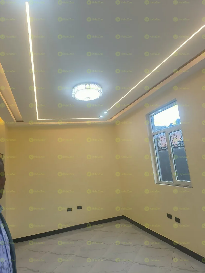 140 ካሬ የሚሸጥ ዘመናዊ ቪላ ቤት በመሰለሚያ ታክሲ ተራ አካባቢ