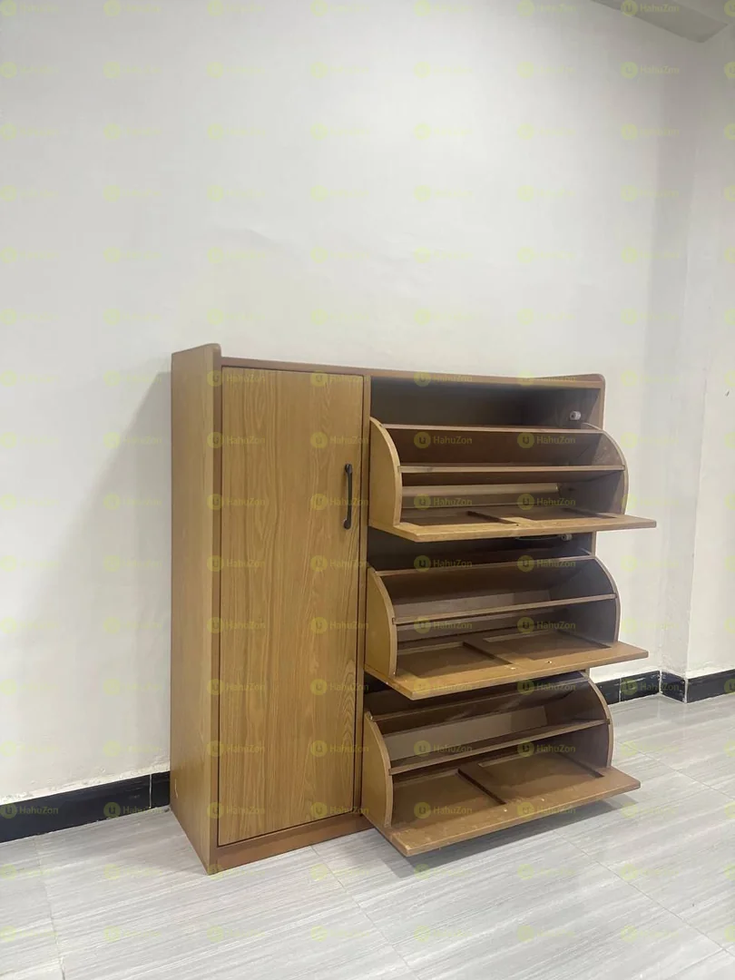 ክላሲክ ቀላል የጫማ መደርደሪያ