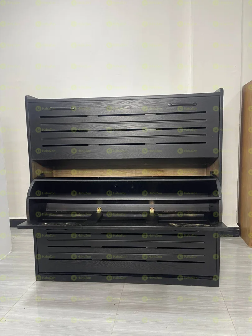 ክላሲክ የጫማ መደርደሪያ