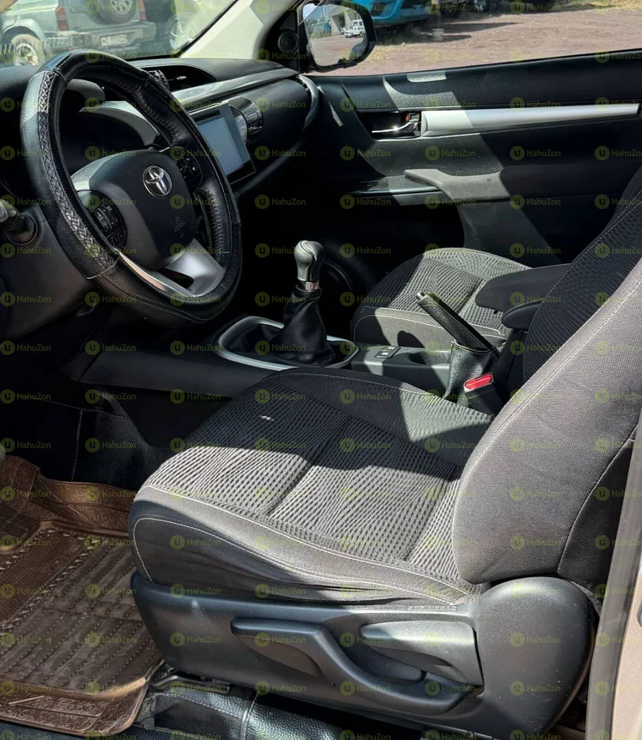 2014 Model-Toyota Hilux Kin Cab