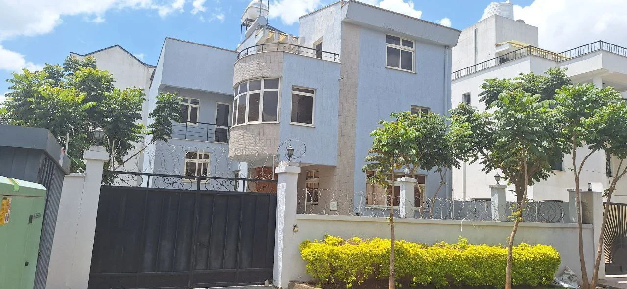 315 ካሬ የሚሸጥ B+G+2 ቤት በአያት