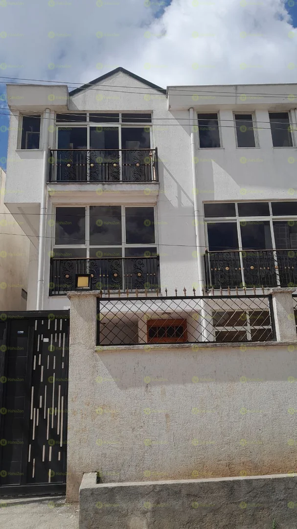 150 ካሬ የሚሸጥ G+2 ቤት በአያት