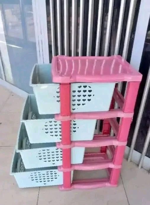 ባለ አራት መሳቢያ ያለው መደርደሪያ