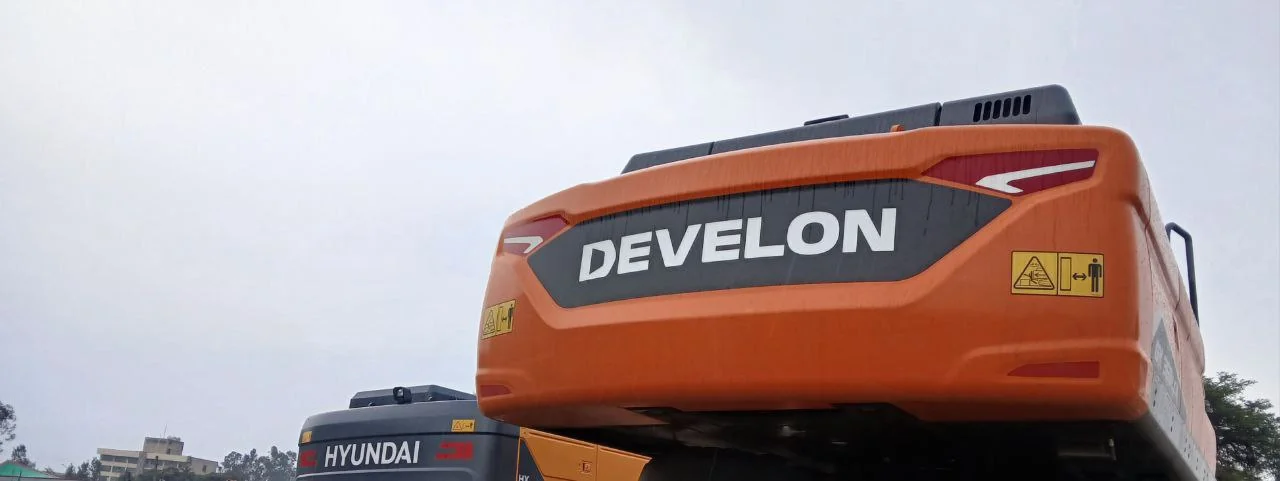 2025 Model-Develon Excavator Dx-360