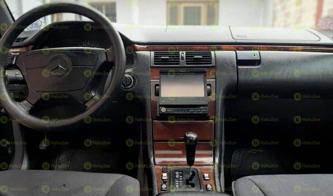 1997 Model-Mercedes-Benz E230