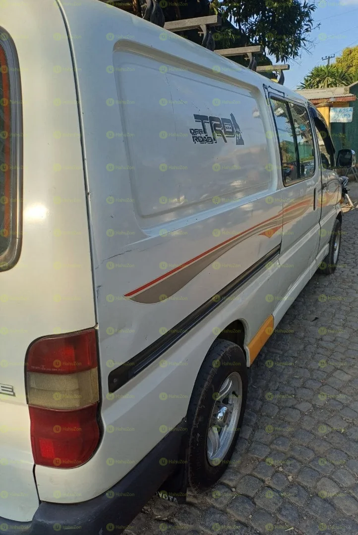 2000 Model-Toyota Half Van Hiace Dolphin