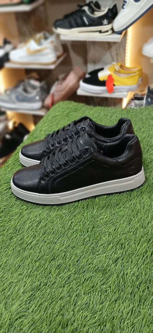 Calvin Klein Men's Shies