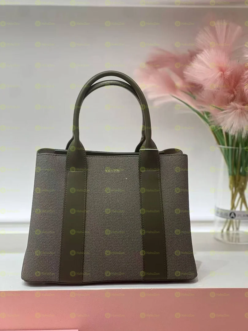 Versese Women's Handbag