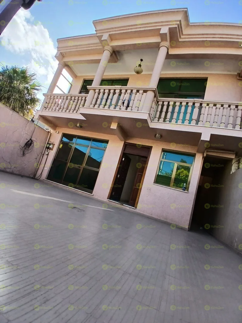 220 ካሬ የሚሸጥ G+1 ቤት በሰሚት