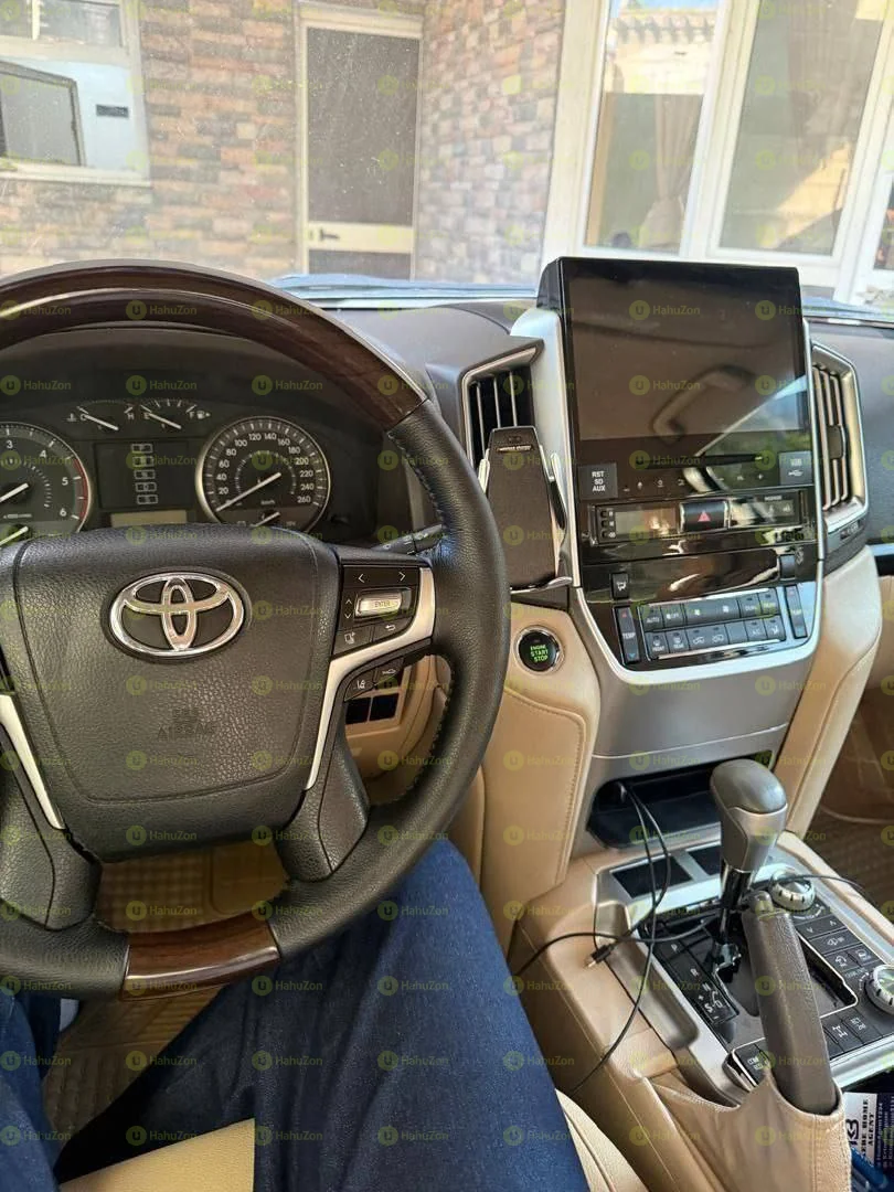 2013 Model-Toyota Landcruiser V8 GXR