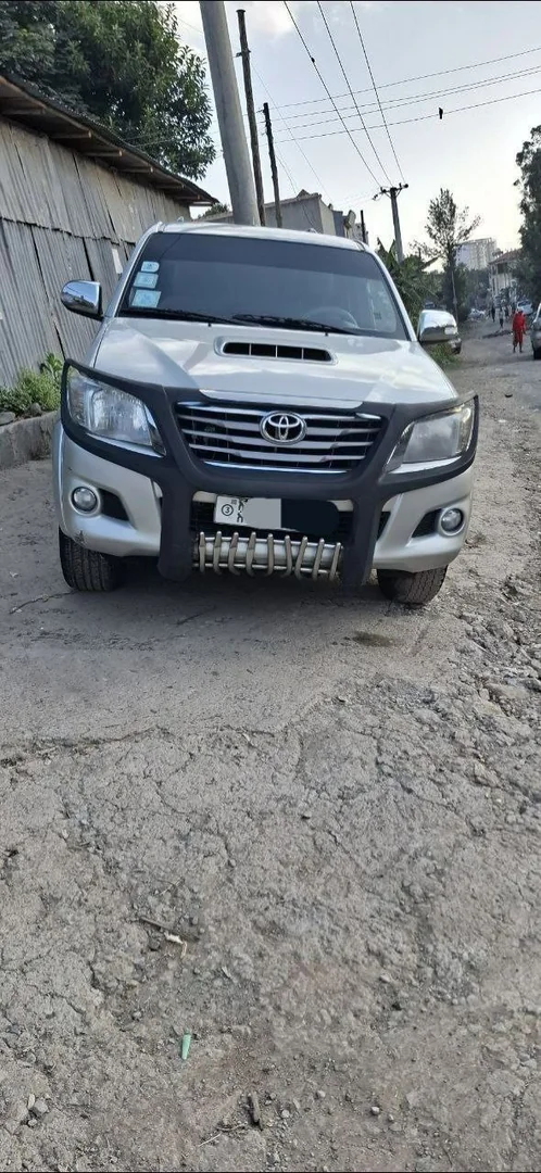 2013 Model-Toyota Hilux Extra Cab