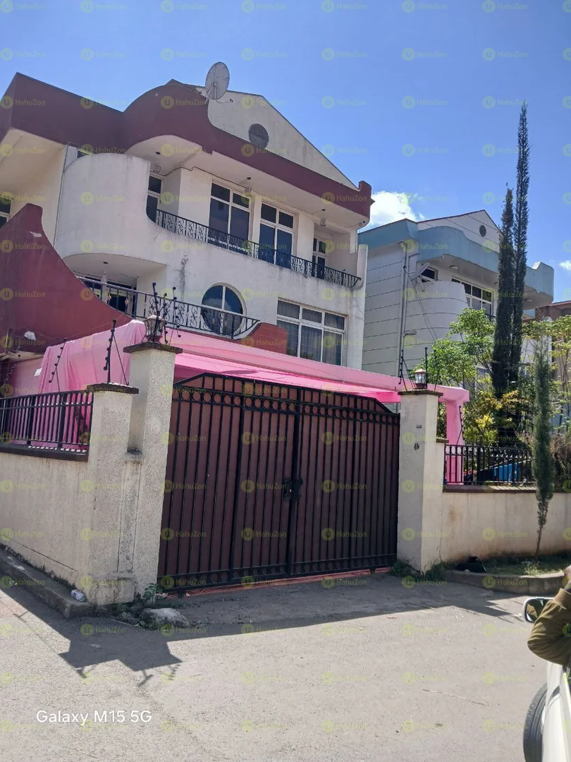 250 ካሬ የሚሸጥ ጅ+2  ቤት በአያት 49