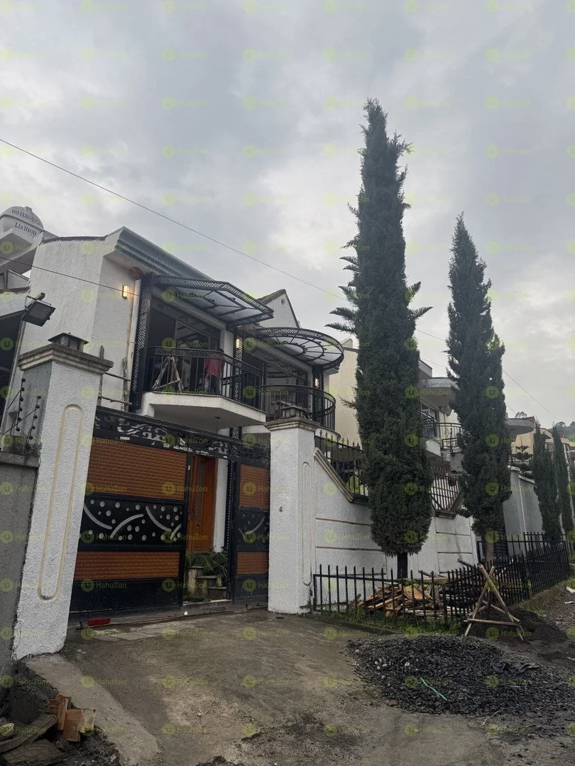 181 ካሬ የሚሸጥ G+1 ቪላ ቤት በአያት ዞን