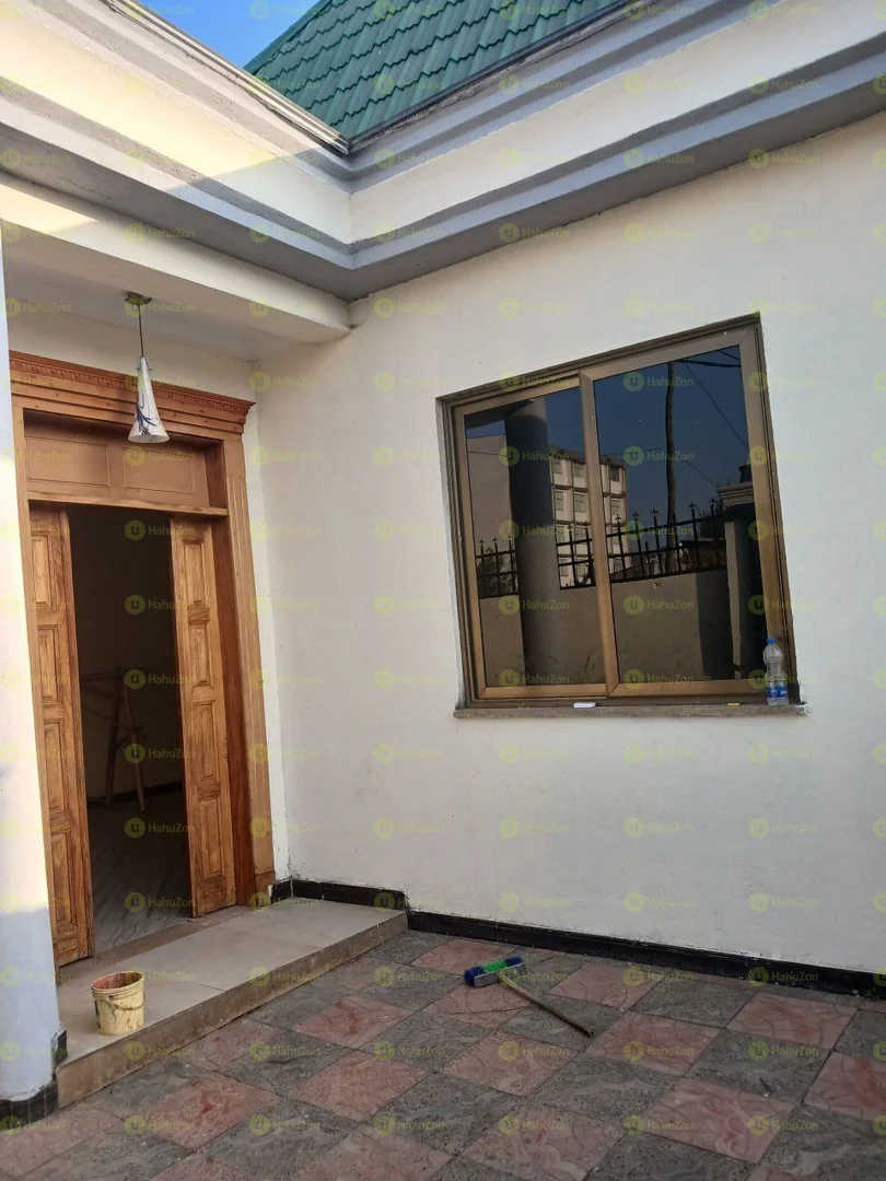 150 ካሬ የሚሸጥ ዘመናዊ ቪላ ቤት በሰሚት