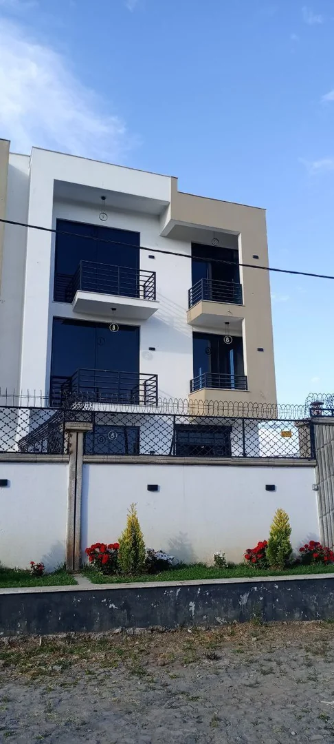 250 ካሬ የሚሸጥ ጂ+2 ቤት በአያት አካባቢ