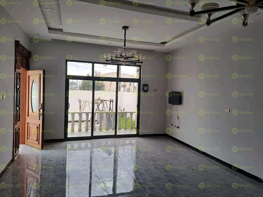 250 ካሬ የሚሸጥ ቪላ ቤት በሰሚት