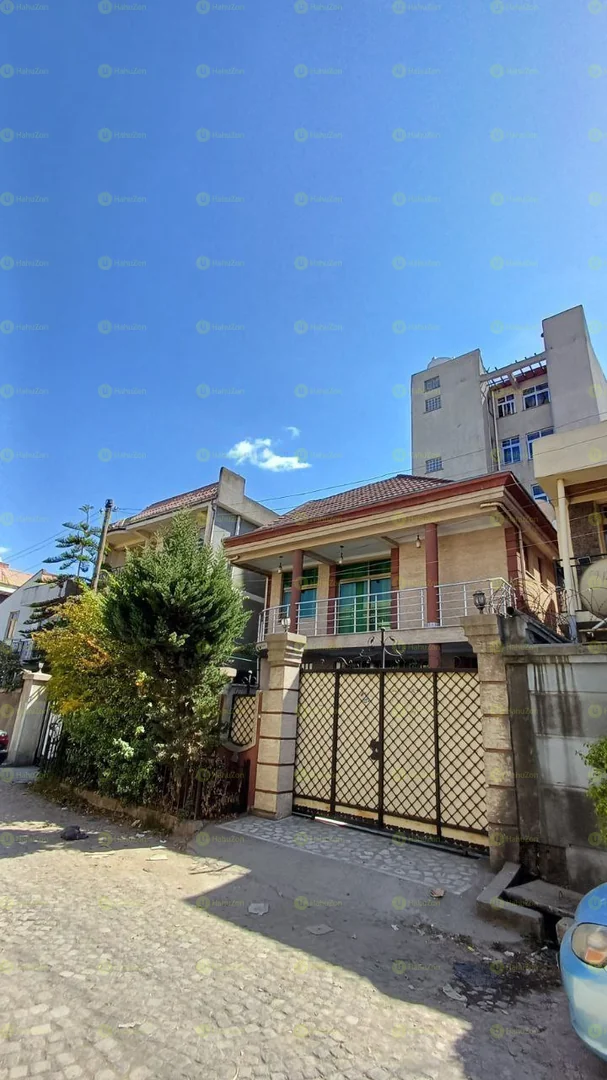 175 ካሬ የሚሸጥ ጂ+1 ቤት በሰሚት