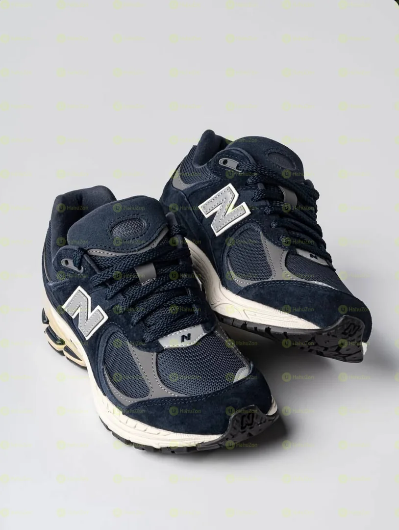 New Balance 2002R Woemn's Shoes