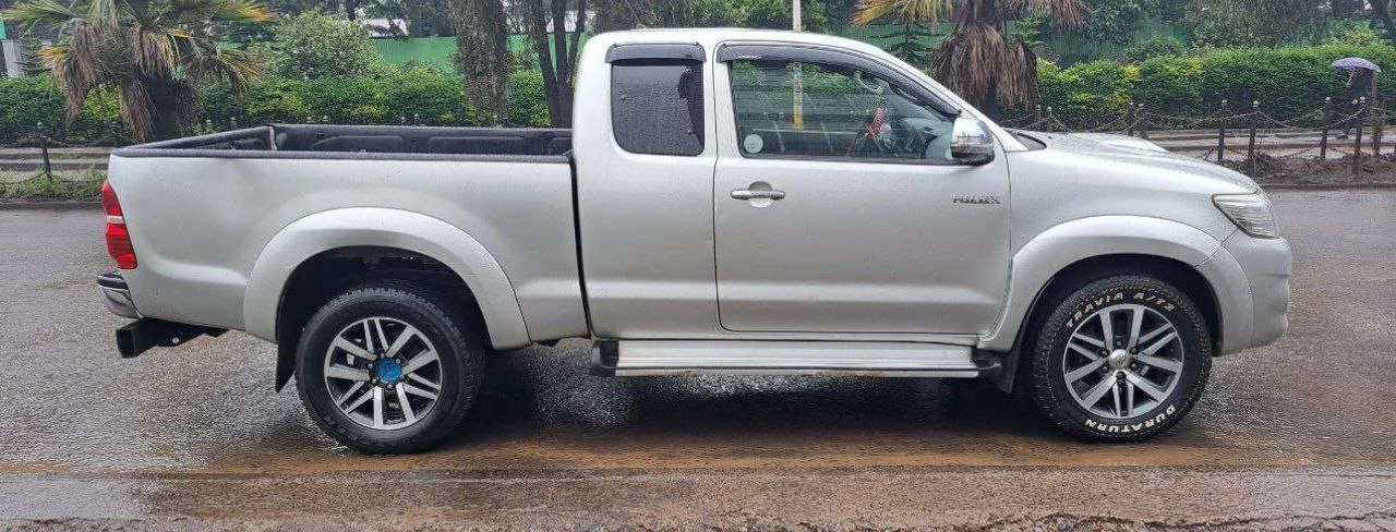 2013 Model-Toyota Hilux Kin Cap