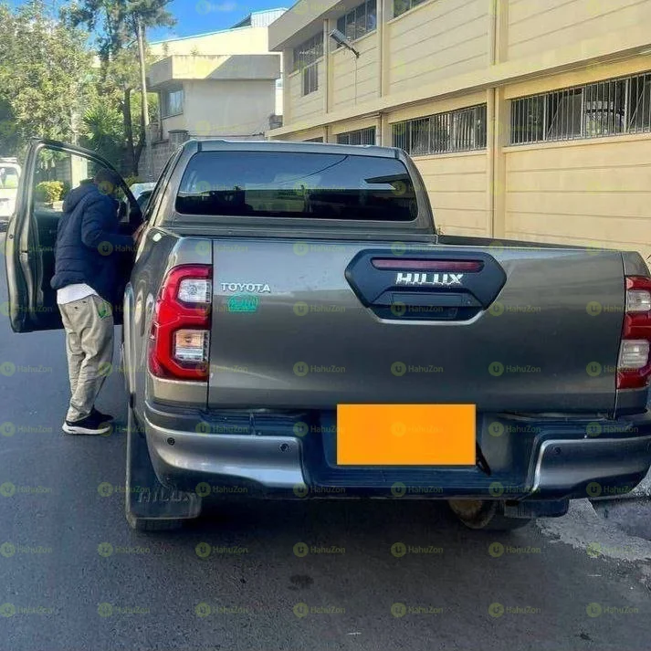 2021 Model-Toyota Hilux Invincible