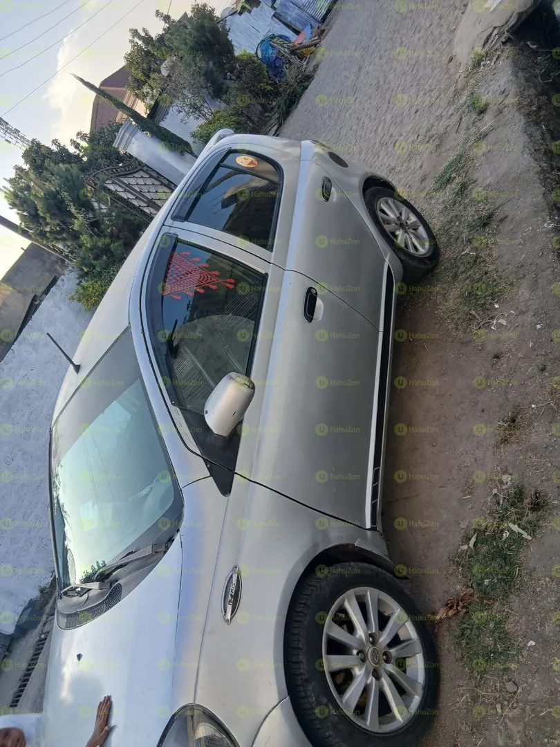 2001 Model-Toyota Vitz