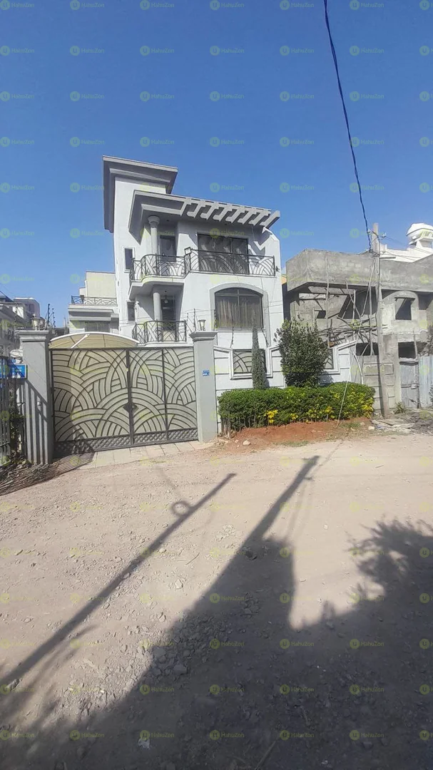 150 ካሬ የሚሸጥ ዘመናዊ  G+2 ቤት በአያት