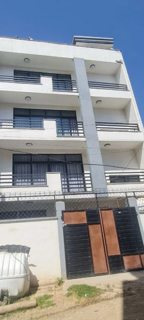 90 ካሬ የሚሸጥ ቤት በአያት